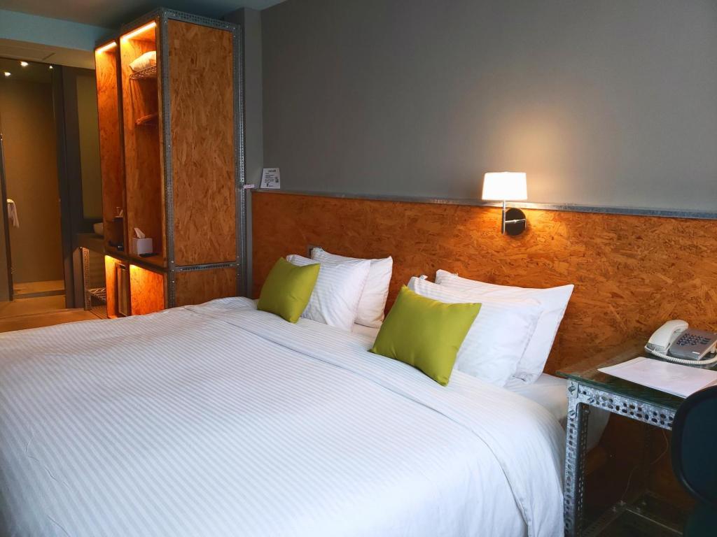 Ind Hotel Хонконг Екстериор снимка